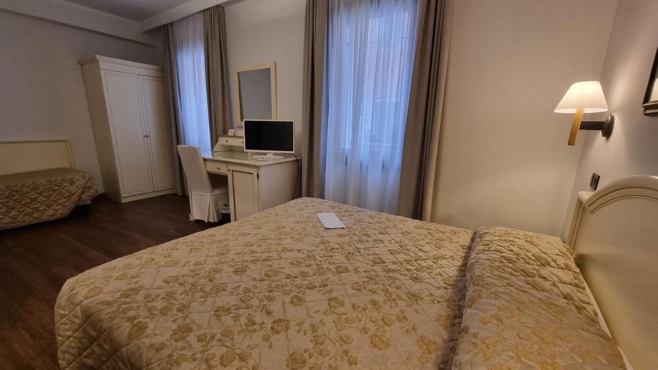 Family Room,1498544734:JPEG